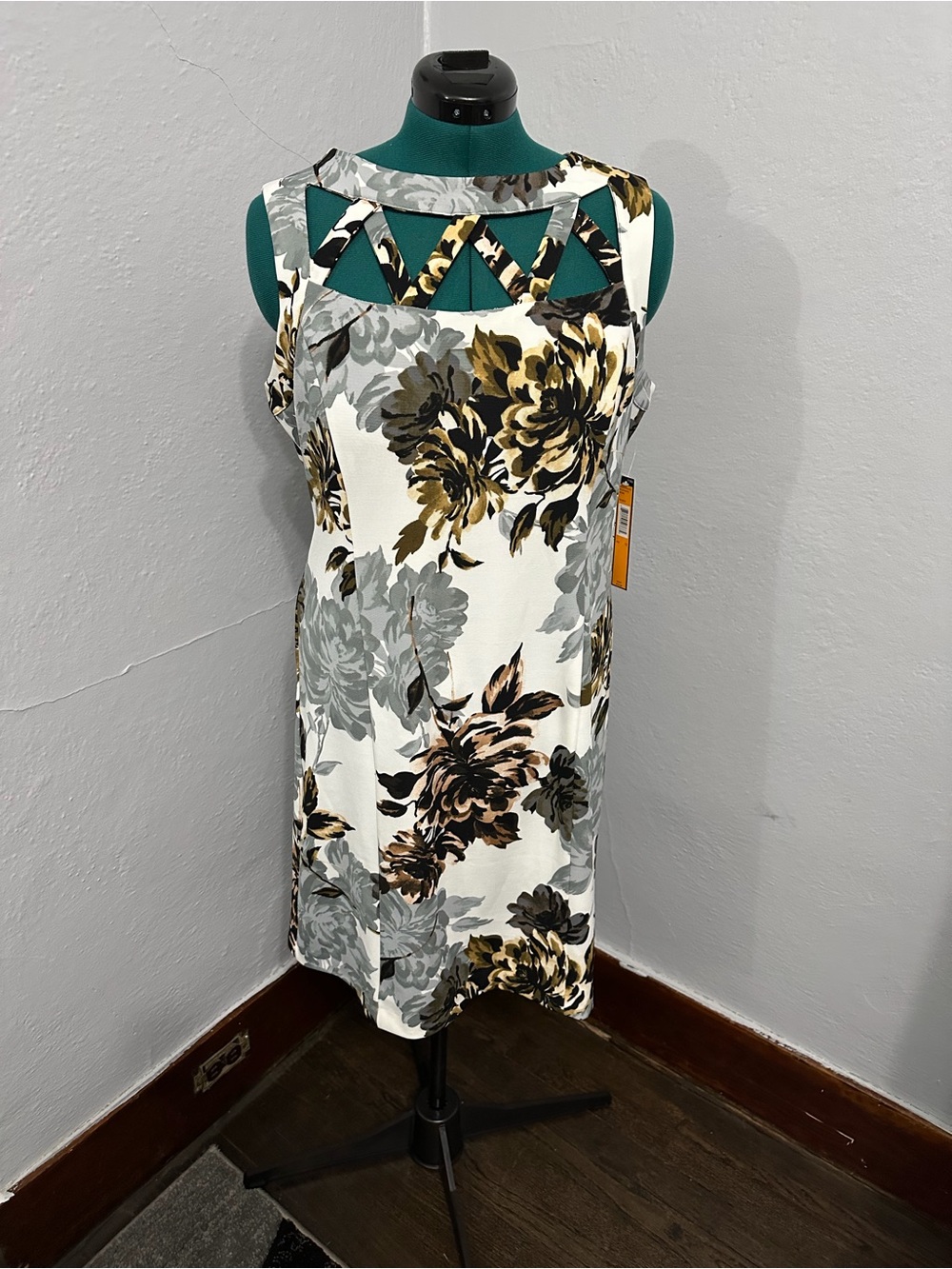 I LE New York Brown and White Floral Dress